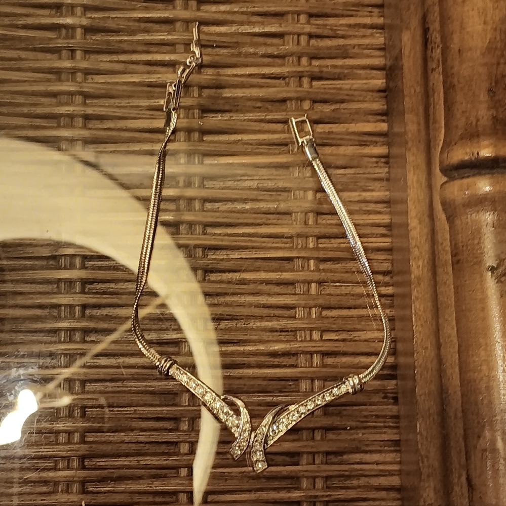 BRACELET AVON VINTAGE  Elegant COSTUME WHITE Gold and RHINESTONE